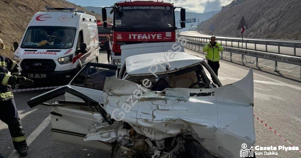 "Denizli'de Feci Kaza: Kamyona Çarpan Otomobilde Eşi Hayatını Kaybetti" başlıklı haber için fotoreal