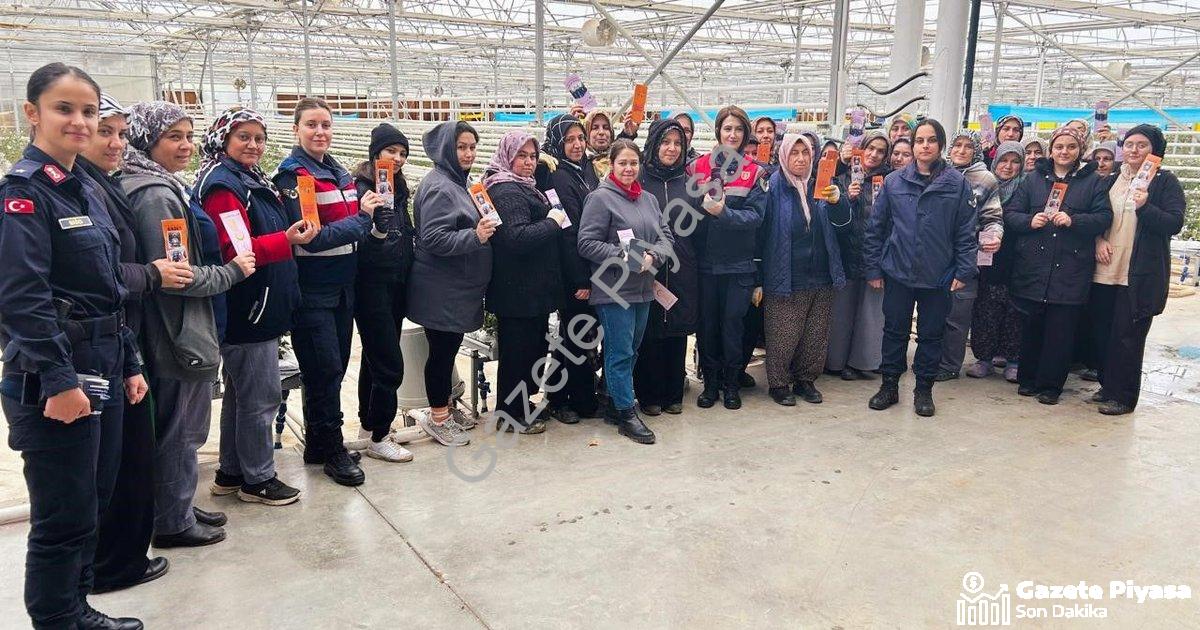 "Simav’da Jandarmadan Örnek Çalışma: Sera İşçisi Kadınlara KADES Eğitimi" başlıklı haber için fotore